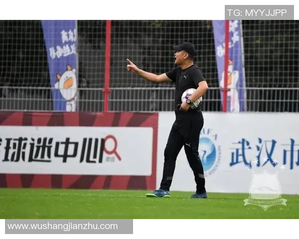 武汉足球队在邀请赛中的灵活战术与表现分析与点评